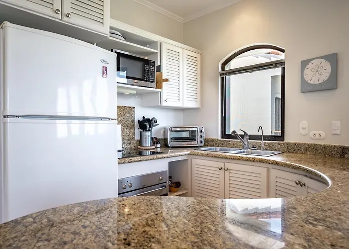 Walk To The Beach & Town! Tamarindo Condo * Tamarindo