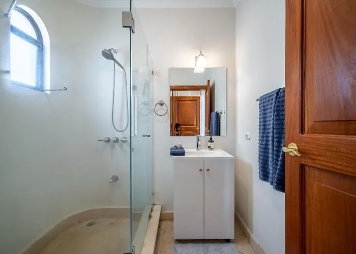 Walk To The Beach & Town! Tamarindo Condo