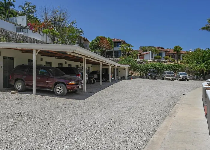Walk To The Beach & Town! Tamarindo Condo Tamarindo