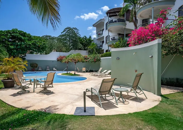 Walk To The Beach & Town! Tamarindo Condo *