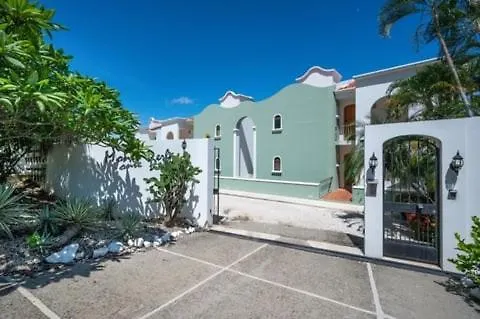 Walk To The Beach & Town! Tamarindo Condo *