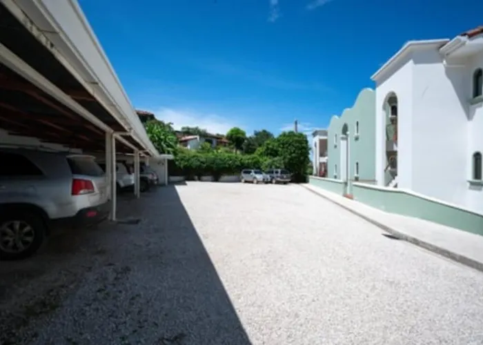 Walk To The Beach & Town! Tamarindo Condo Сasa de vacaciones