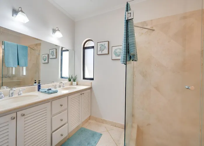 Walk To The Beach & Town! Tamarindo Condo *
