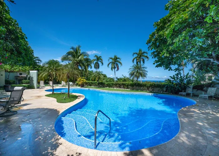 Walk To The Beach & Town! Tamarindo Condo *