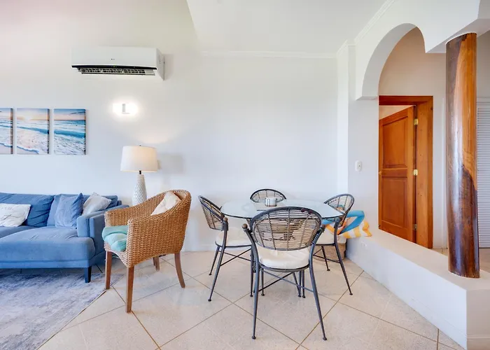 Walk To The Beach & Town! Tamarindo Condo