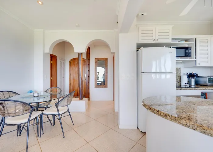 Walk To The Beach & Town! Tamarindo Condo Vakantiehuis *