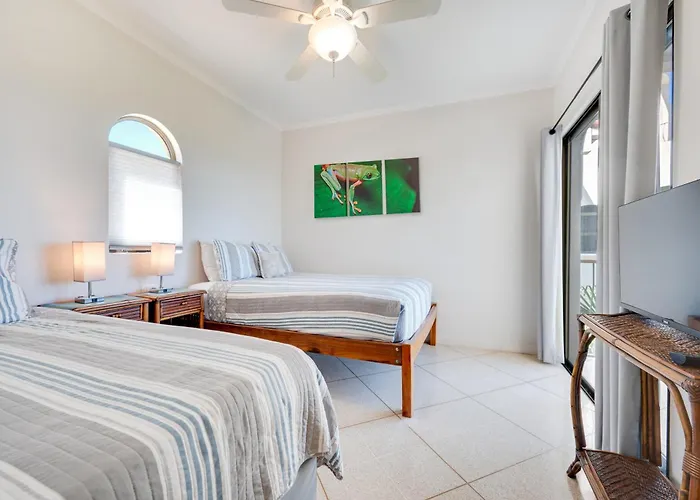 Walk To The Beach & Town! Tamarindo Condo * Tamarindo