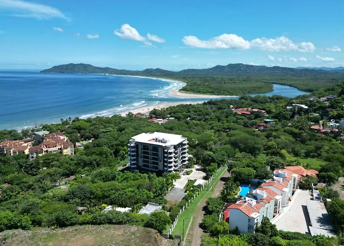 Walk To The Beach & Town! Tamarindo Condo *